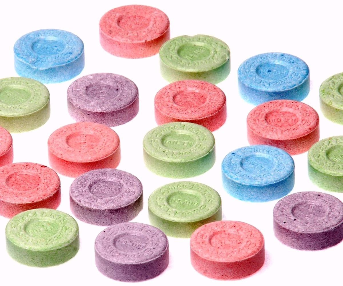 Vitrina con chocolates, bombones y golosinas artesanales
